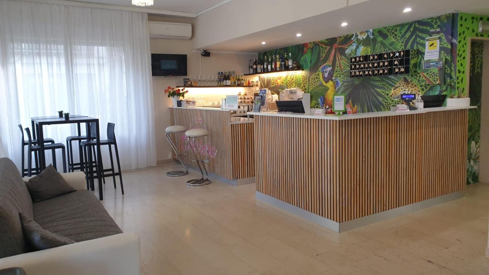 Hotel Cimarosa Riccione Bagian luar foto