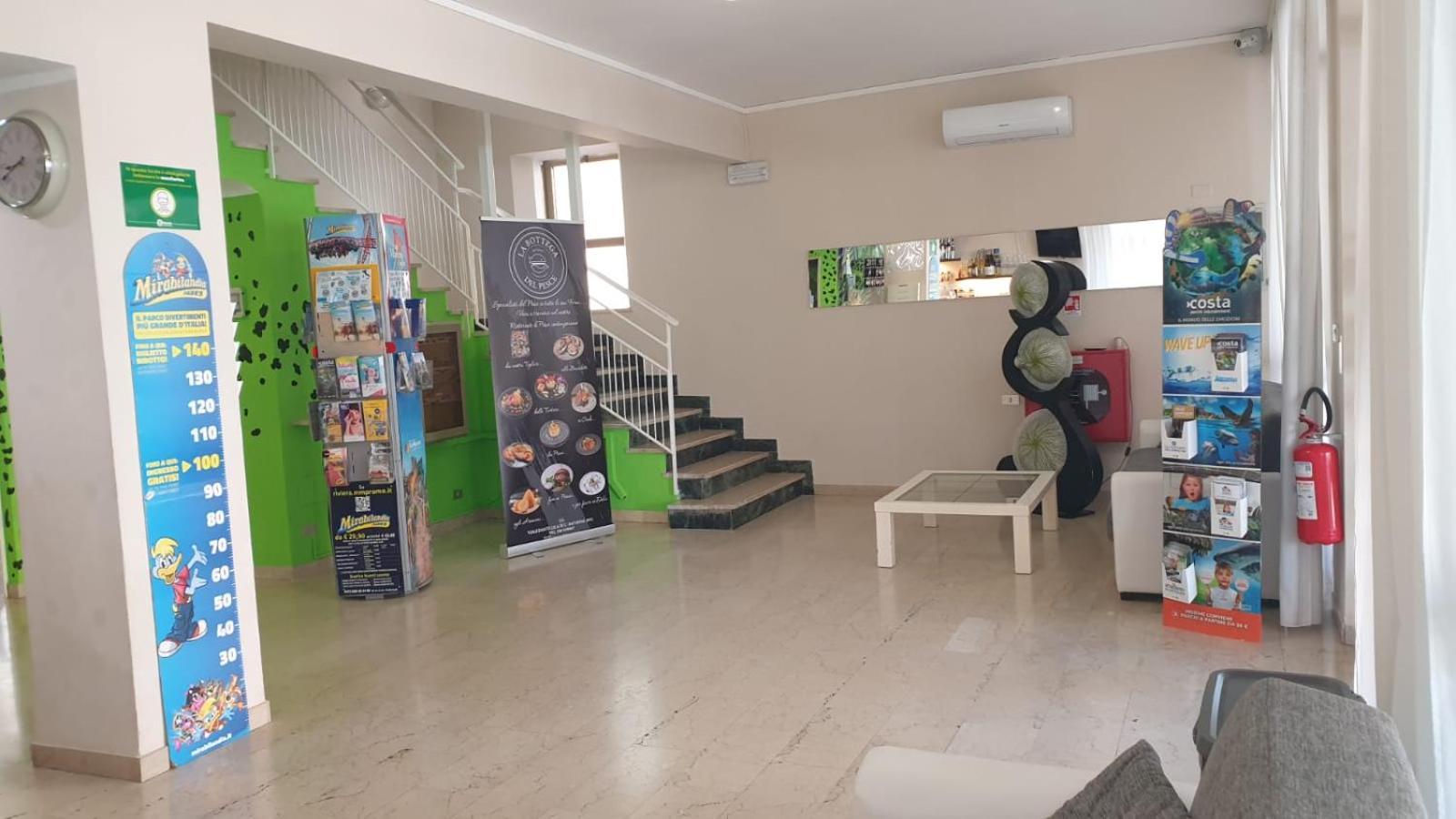 Hotel Cimarosa Riccione Bagian luar foto