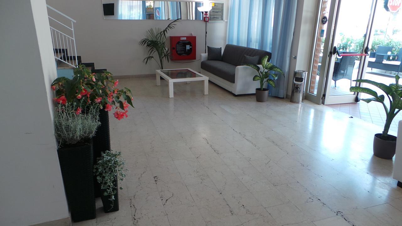 Hotel Cimarosa Riccione Bagian luar foto